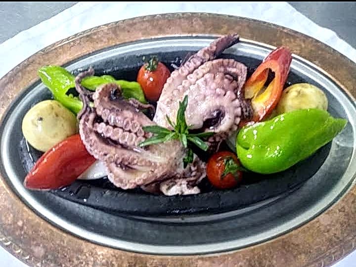 GÜVEÇTE AHTAPOT